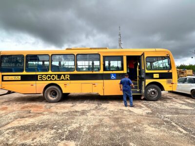 São Miguel do Guaporé recebe novo ônibus escolar para reforçar transporte de estudantes