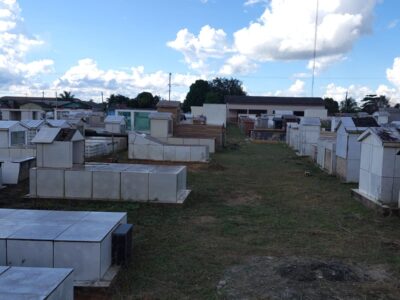 SEMOU realiza limpeza e roçagem no Cemitério Municipal