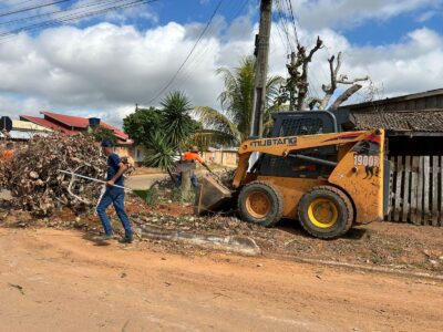 Secretaria de Obras inicia limpeza de ruas e avenidas em São Miguel do Guaporé